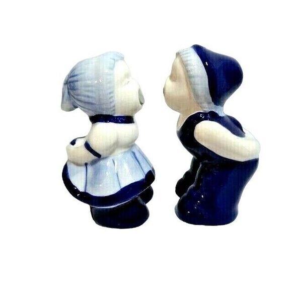 Kissing Dutch Boy Girl Salt Pepper Shakers Blue White Ceramic Kitchen Gift NEW - Picture 2 of 4